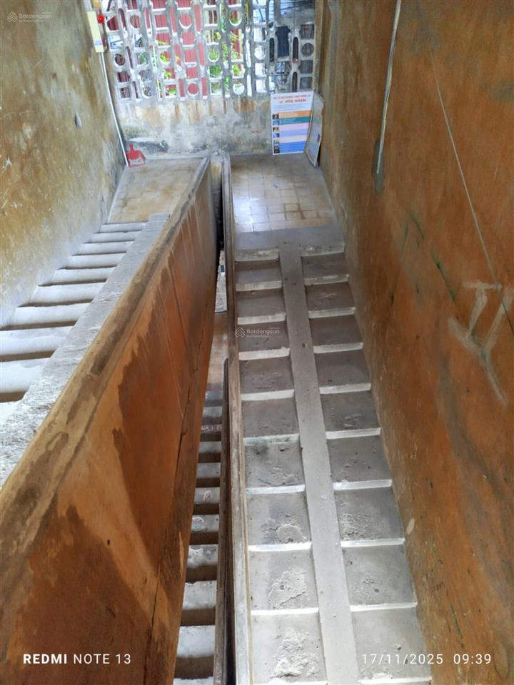 Mặt phố  ô tô đỗ  tập thể trung tâm, hai bà trưng  thoáng sáng ngập tràn  full nội thất