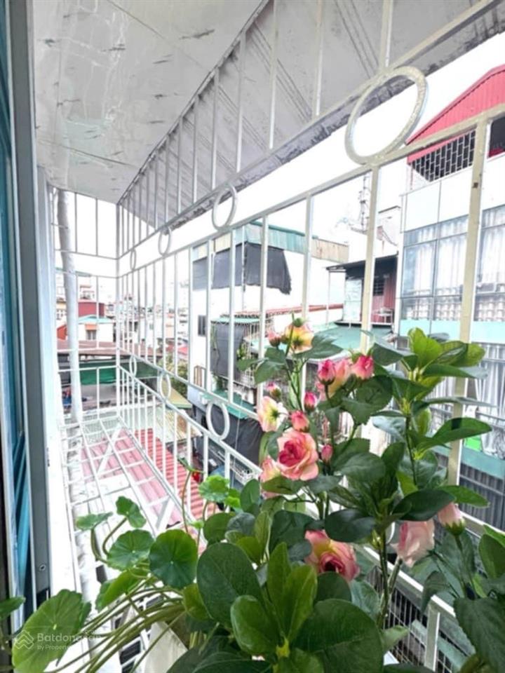 Mặt phố  ô tô đỗ  tập thể trung tâm, hai bà trưng  thoáng sáng ngập tràn  full nội thất