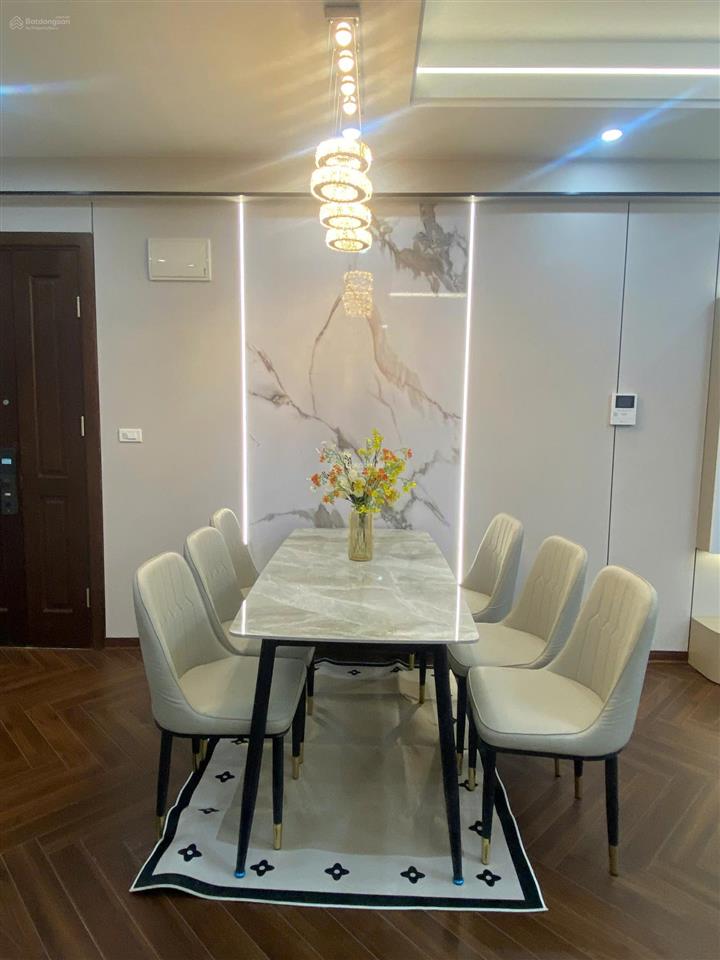 Tôi cần bán căn vinata tower 112m2, 3pn cực rộng (cửa sổ view đẹp), 2wc, nội thất đầy đủ mới đẹp !!