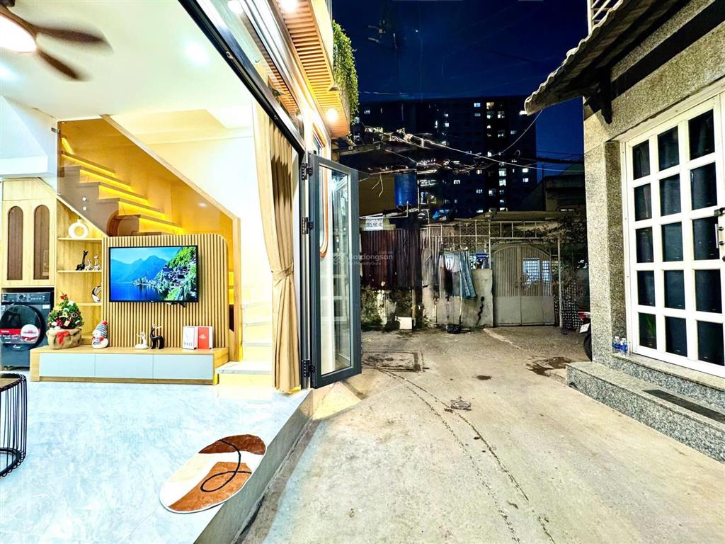 Nhà hẻm xe hơi sát quận 1 sổ vuông kết cấu mới 20m9 giá chỉ hơn 4 tỷ