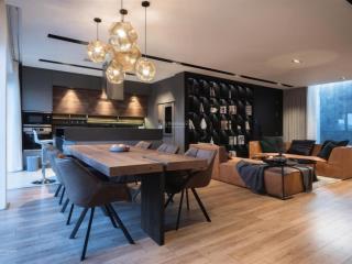 Cho thuê căn hộ watermark 157m cao cấp full đồ xịn, sang, giá tốt nhất thị trường.