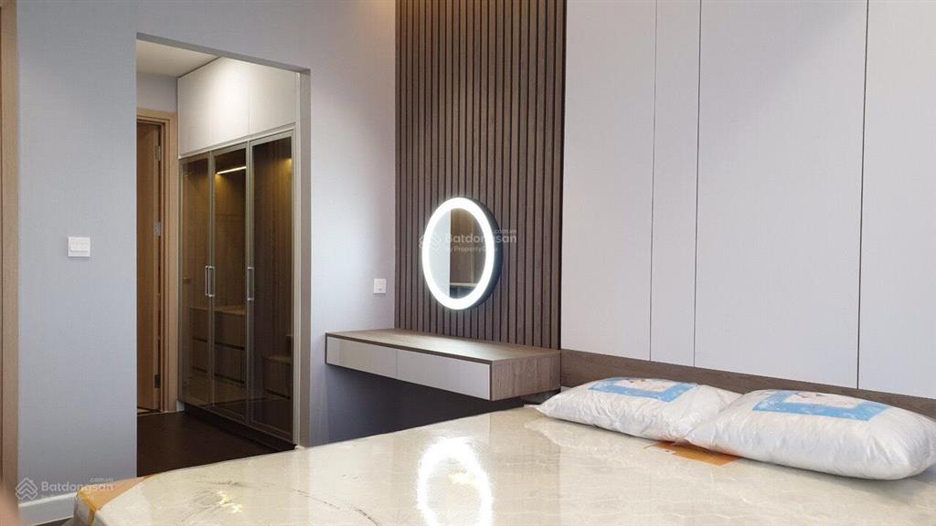 Gia đình bán căn góc 312 lạc long quận q.11. dt 69m2 2p 2wc. giá 2,98 tỷ.  0705 098 ***