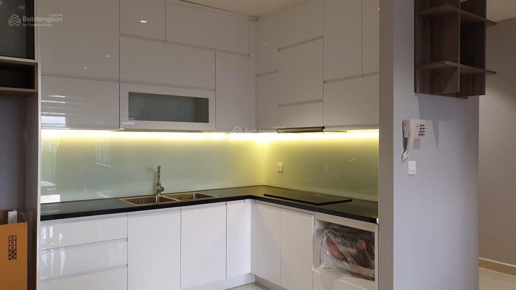 Gia đình bán căn góc 312 lạc long quận q.11. dt 69m2 2p 2wc. giá 2,98 tỷ.  0705 098 ***