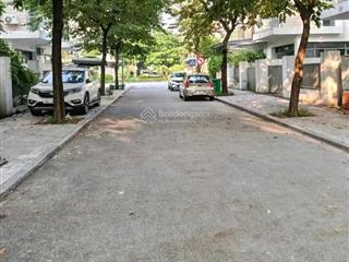 Bán biệt thự 120m  sát ngoại giao đoàn  lô góc 2 mặt tiền  ô tô tránh