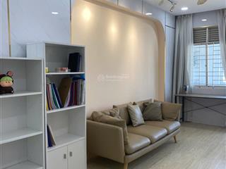 Chung cư 2 phòng ngủ gần trung tâm quận 1, gia đình chính chủ bán