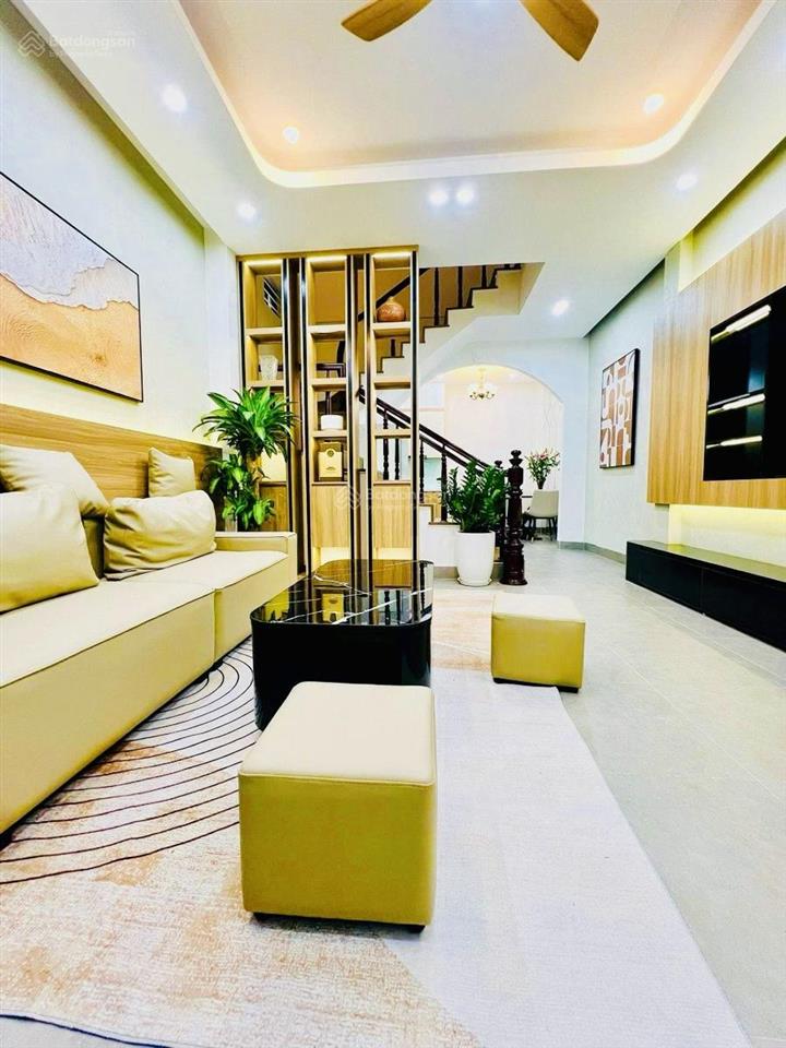 Toà nhà tt cầu giấy, nguyễn khang, 8pn, full đồ, lô góc, mt 4.31m, vị trí siêu đẹp, 13.5 tỷ