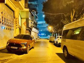 Bán đất phạm văn đồng, dt76m, mt 6.1m, 23 tỷ, oto tránh, ngõ kinh doanh,nở hậu,ngõ thông phố lớn.