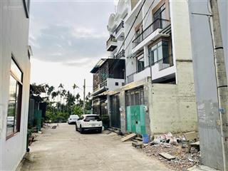 Đất cách mặt tiền thạnh lộc 19 khoảng 20m.