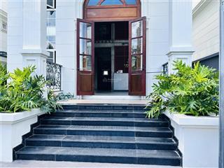 Nhà khu cách mạng tháng 8 diện tích 9x17m hầm trệt 3 lầu cho thuê