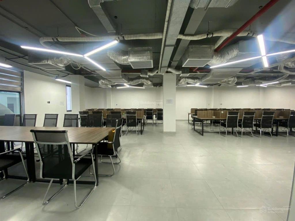 Tòa nhà đường nguyễn văn trỗi diện tích 12x25m hầm 6 tầng cho thuê
