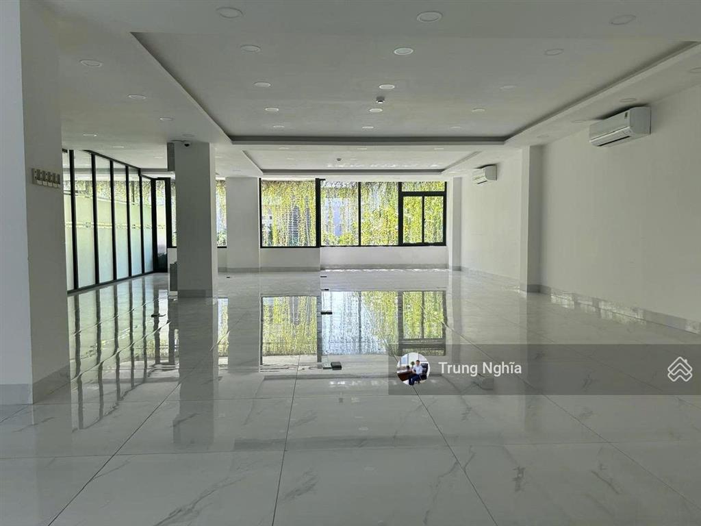 Tòa nhà khu hoàng hoa thám diện tích 12x25m hầm trệt 4 lầu cho thuê