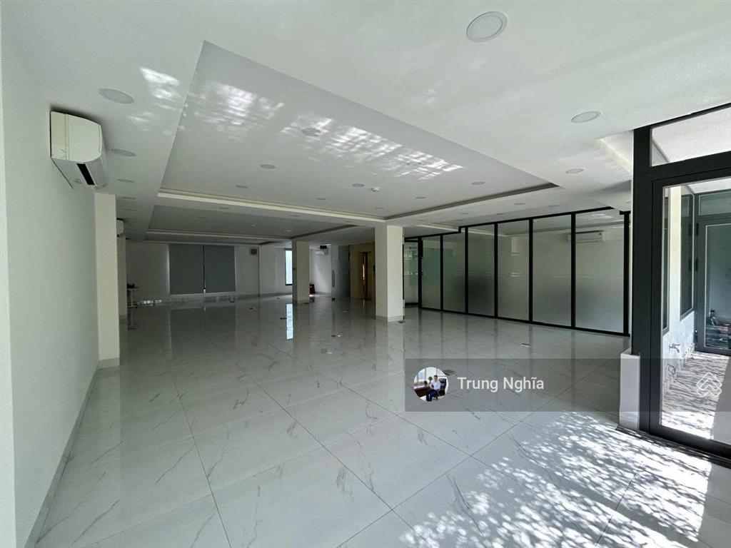 Tòa nhà khu hoàng hoa thám diện tích 12x25m hầm trệt 4 lầu cho thuê