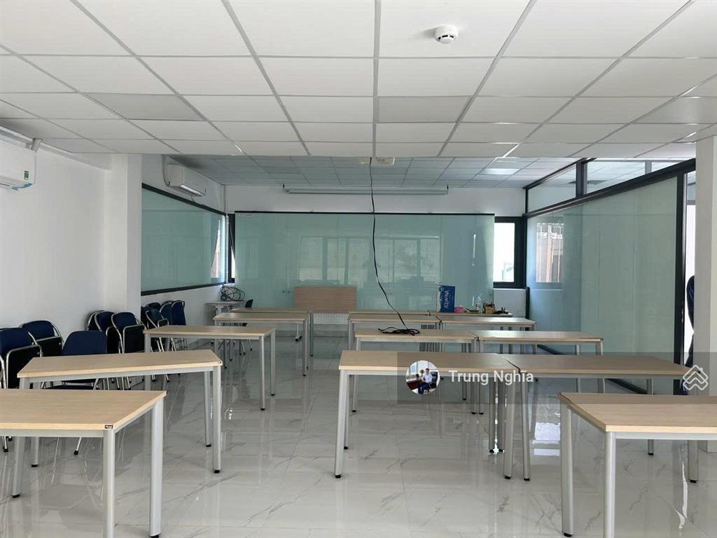 Tòa nhà khu hoàng hoa thám diện tích 12x25m hầm trệt 4 lầu cho thuê