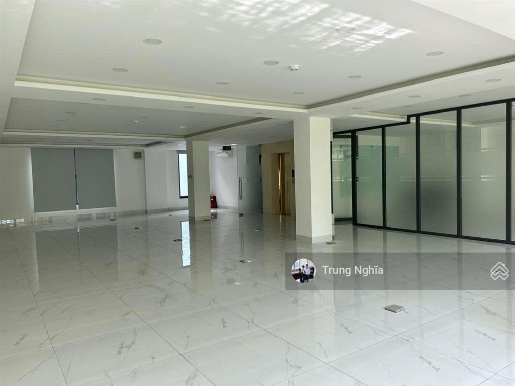 Tòa nhà khu hoàng hoa thám diện tích 12x25m hầm trệt 4 lầu cho thuê