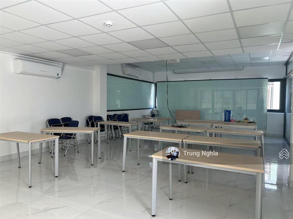 Tòa nhà khu hoàng hoa thám diện tích 12x25m hầm trệt 4 lầu cho thuê