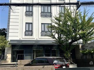 Tòa nhà khu hoàng hoa thám diện tích 12x25m hầm trệt 4 lầu cho thuê