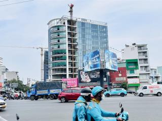 Tòa nhà vị trí đẹp nhất tuyến đường phạm văn đồng mới xây dt 14x45m 2 hầm 12 tầng cho thuê