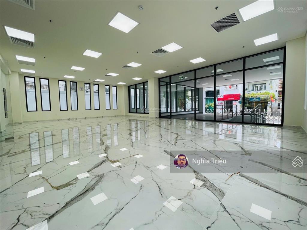 Cho thuê tòa nhà mặt tiền khu sân bay diện tích 10x20m 1 hầm 5 lầu