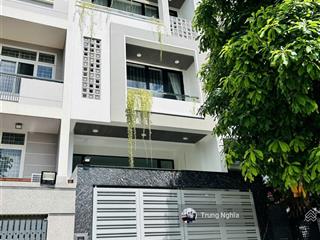 Nhà đường phan xích long diện tích 5x20m, trệt 3 lầu cho thuê