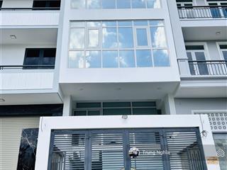 Nhà đường phổ quang diện tích 5x20m hầm 4 tầng cho thuê