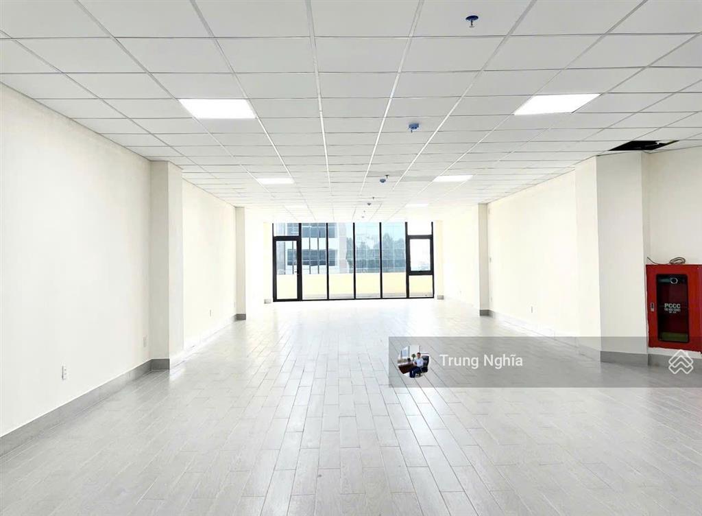 Tòa nhà đường nguyễn đình chính diện tích 7x20m hầm trệt 4 lầu cho thuê