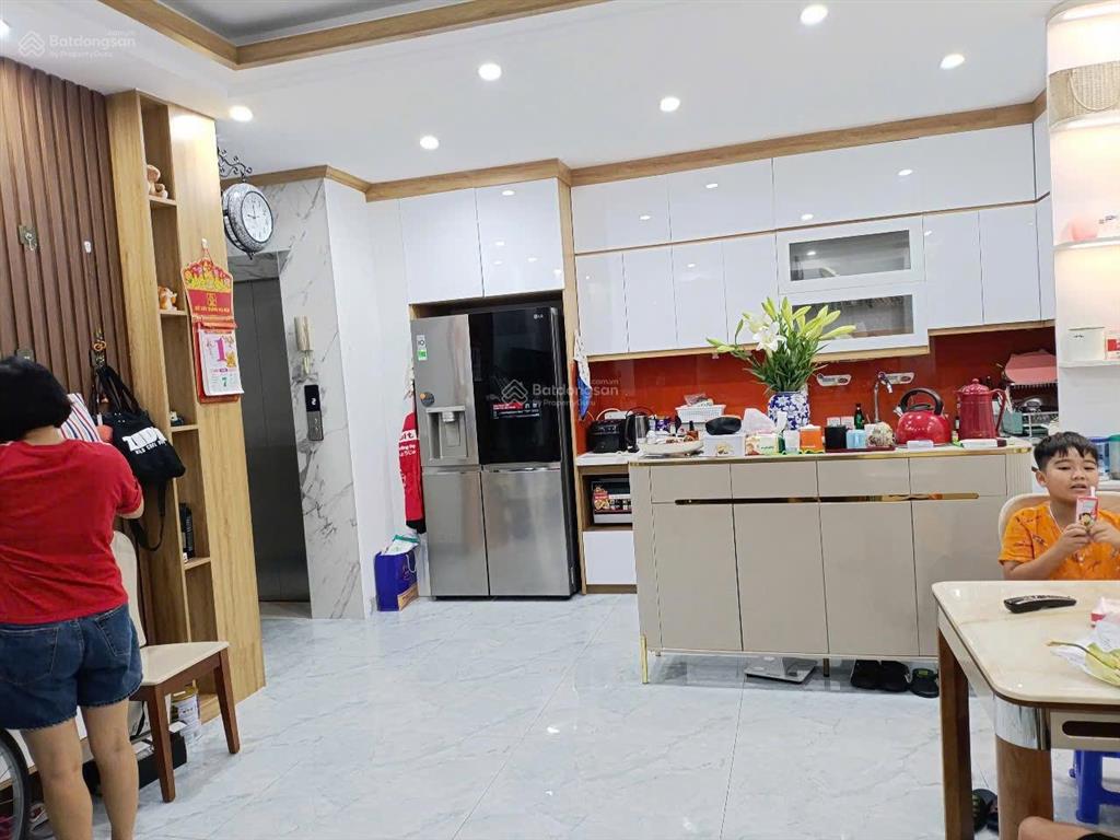 Tây sơn hàng đầu tư 40m 6 tầng thang máy gần bãi oto full nội thất xịn chủ mót bán giá chỉ 11.5tỷ