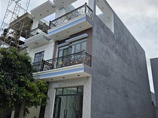 Bán nhà 1 trệt 2 lầu trong kdc gần ngã tư bình chuẩn 300m  có sân ô tô  đường 12m  giá 3,95 tỷ