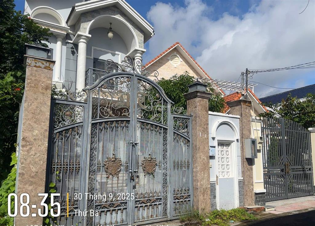 Cần bán biệt thự 2 tầng số 1874.19 ấp 3, xã nhơn đức, huyện nhà bè, giá chỉ 10.5 tỷ.