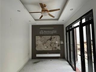 Hiếm nhà mới giá hạt rẻ cách 10m đường ô tô tránh