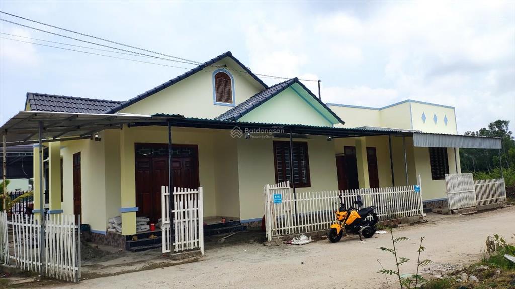 Nhà đẹp kẹt tiền bán gấp giá rẻ