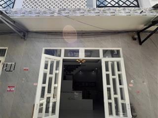 Nhà lầu cần bán 2 phòng ngủ. giá 520tr