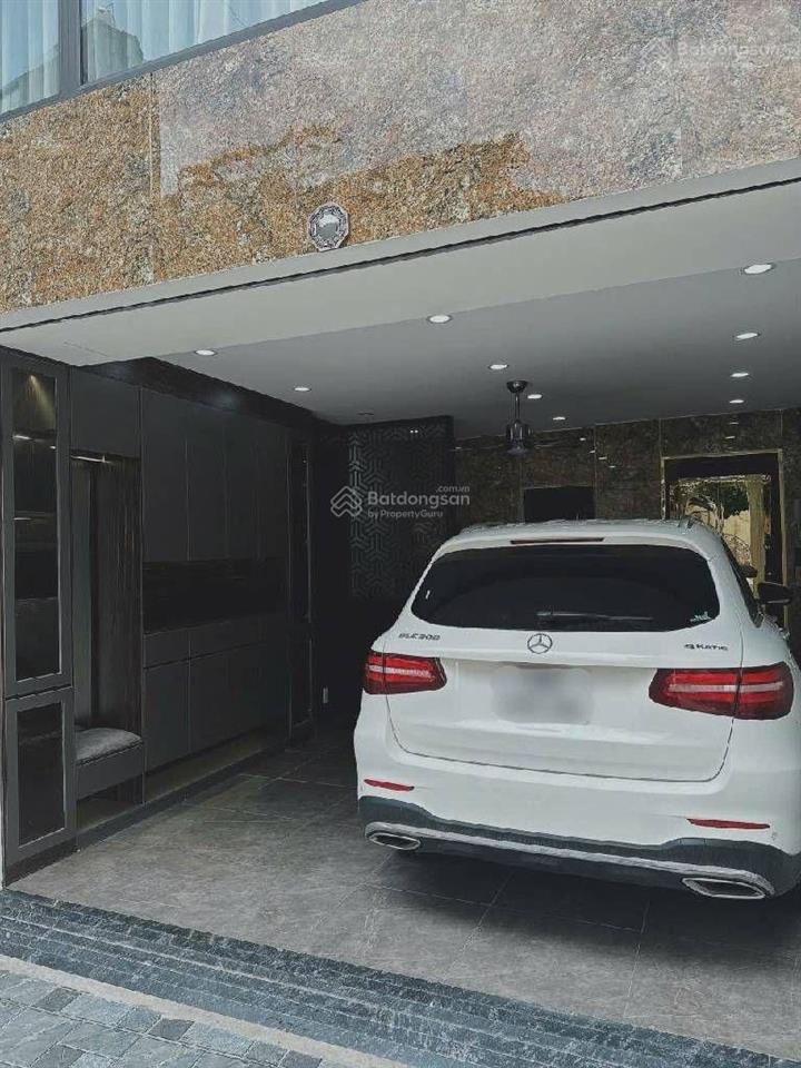 11.5 tỷ bán gấp nhà bát khối 39m2, 6 tầng thang máy, gara ô tô, gần cầu vĩnh tuy, full nội thất