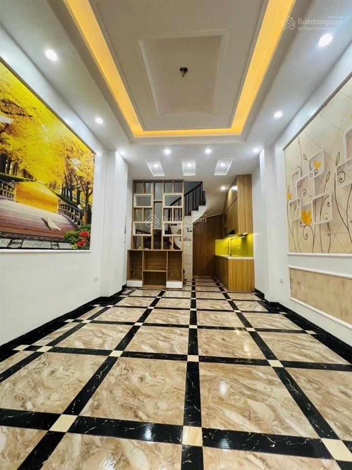 Đàm quang trung thông phố trạm, vài bước ra cầu vĩnh tuy, nhà mới đẹp 40m2 5 tầng, 3pn