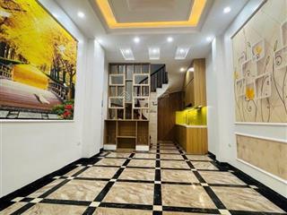 Đàm quang trung thông phố trạm, vài bước ra cầu vĩnh tuy, nhà mới đẹp 40m2 5 tầng, 3pn