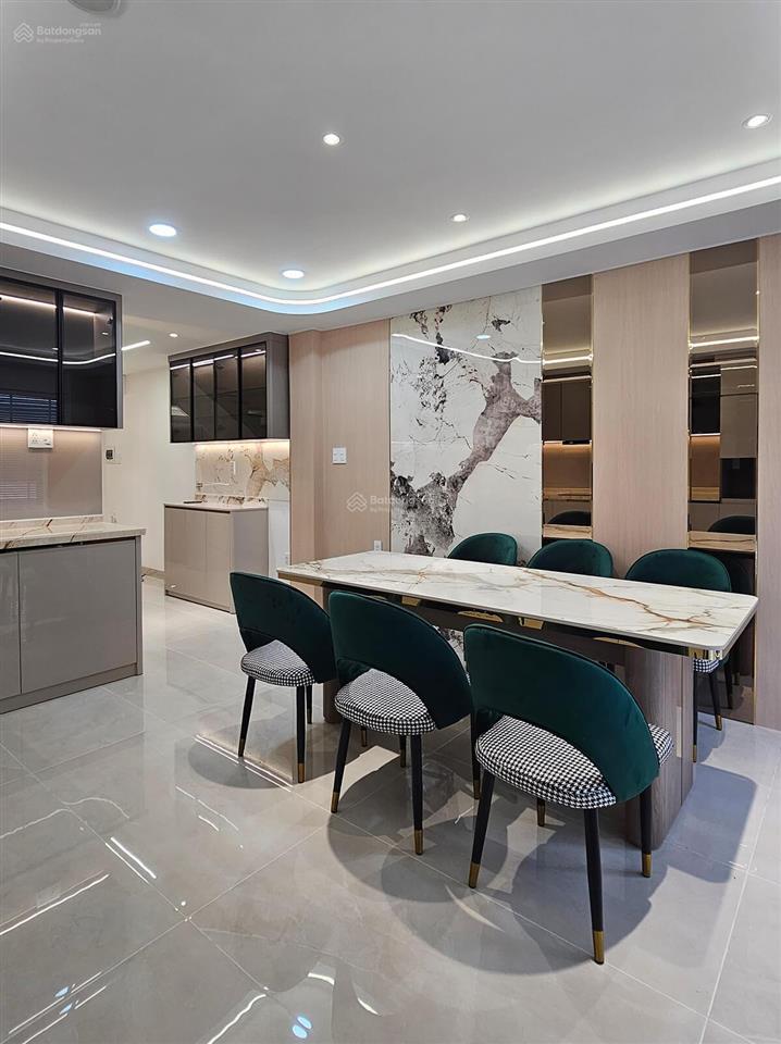 Nhà lung linh chờ chủ xinh rước về đón tết