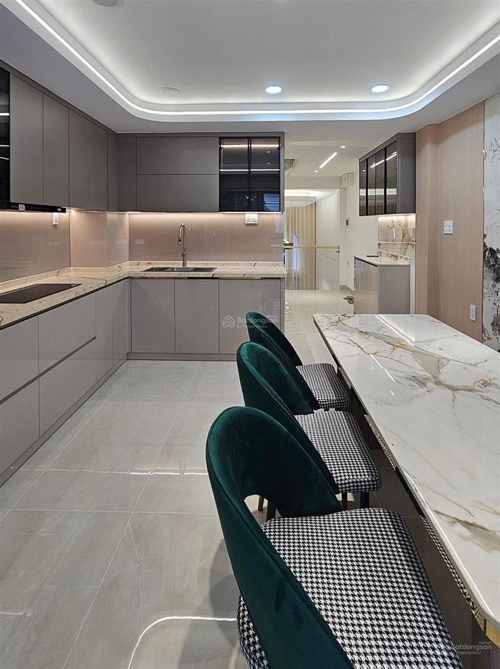 Nhà lung linh chờ chủ xinh rước về đón tết