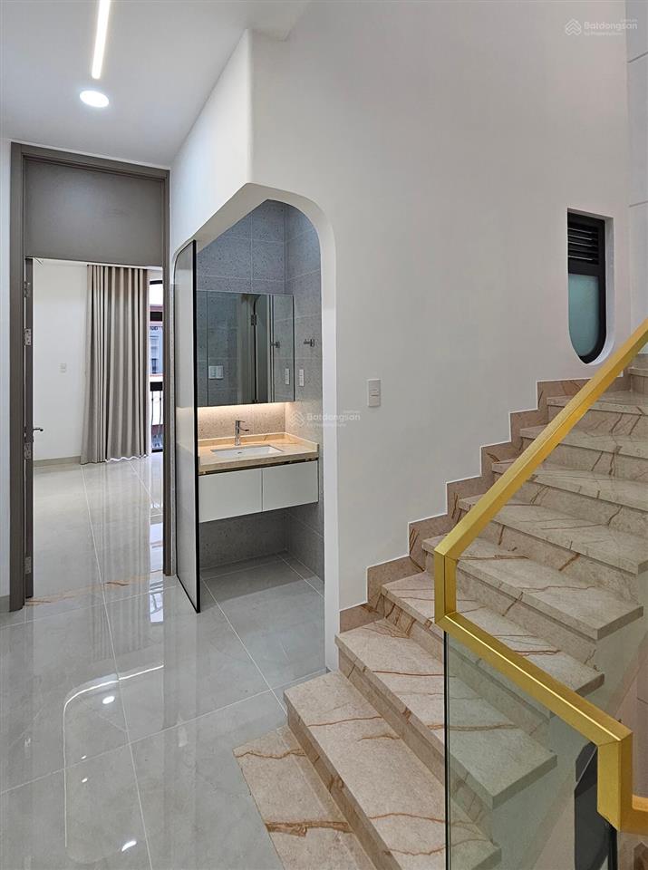 Nhà lung linh chờ chủ xinh rước về đón tết