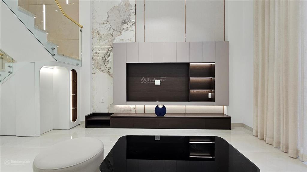 Nhà lung linh chờ chủ xinh rước về đón tết