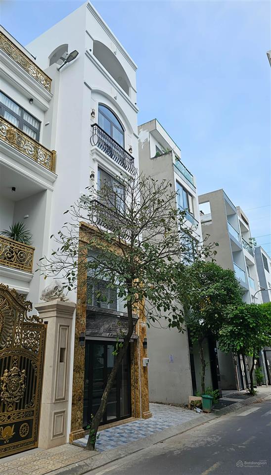 Nhà lung linh chờ chủ xinh rước về đón tết