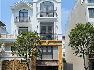 Nhà lung linh chờ chủ xinh rước về đón tết