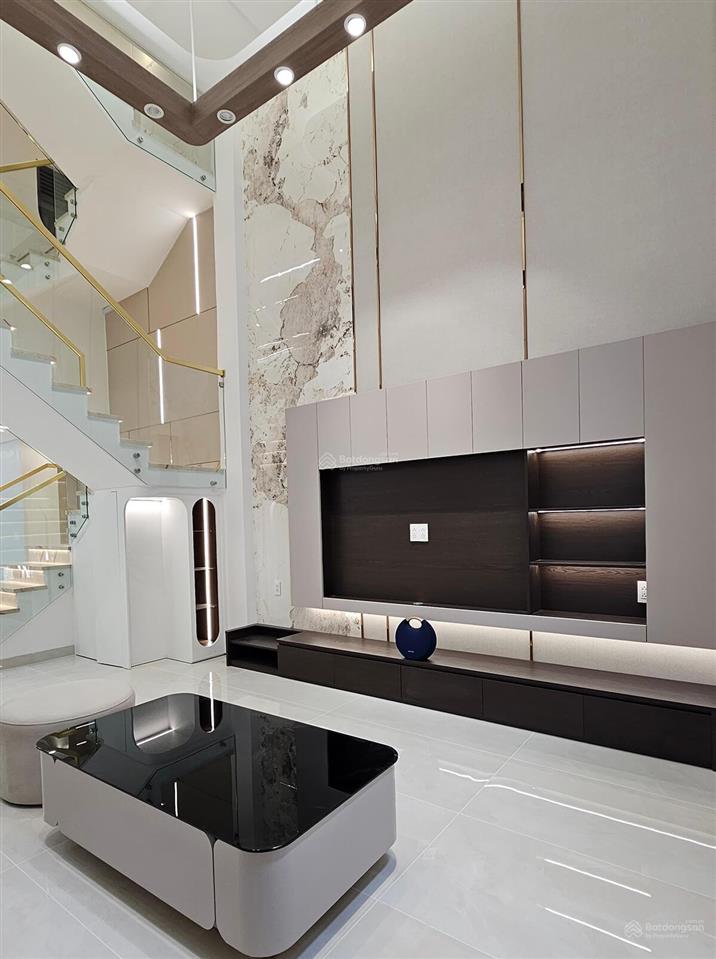 Nhà lung linh chờ chủ xinh rước về đón tết