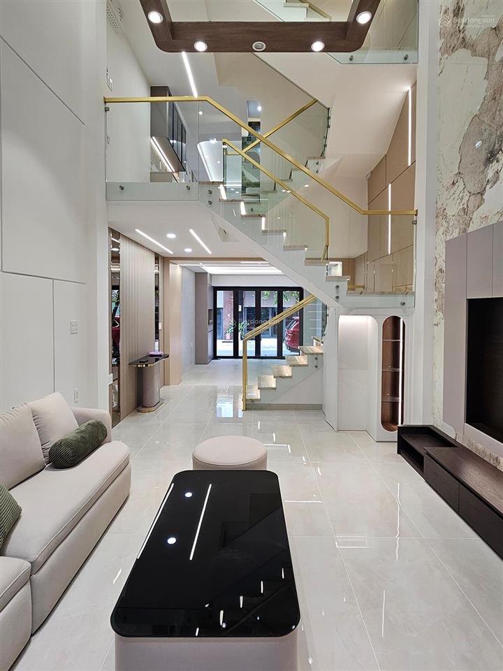 Nhà lung linh chờ chủ xinh rước về đón tết