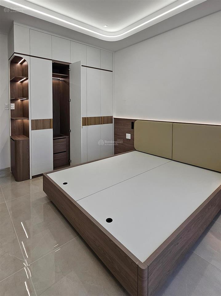 Nhà lung linh chờ chủ xinh rước về đón tết