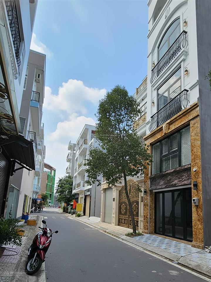 Nhà lung linh chờ chủ xinh rước về đón tết