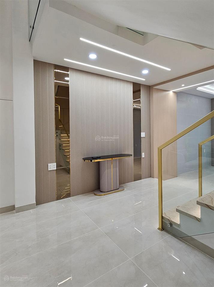 Nhà lung linh chờ chủ xinh rước về đón tết