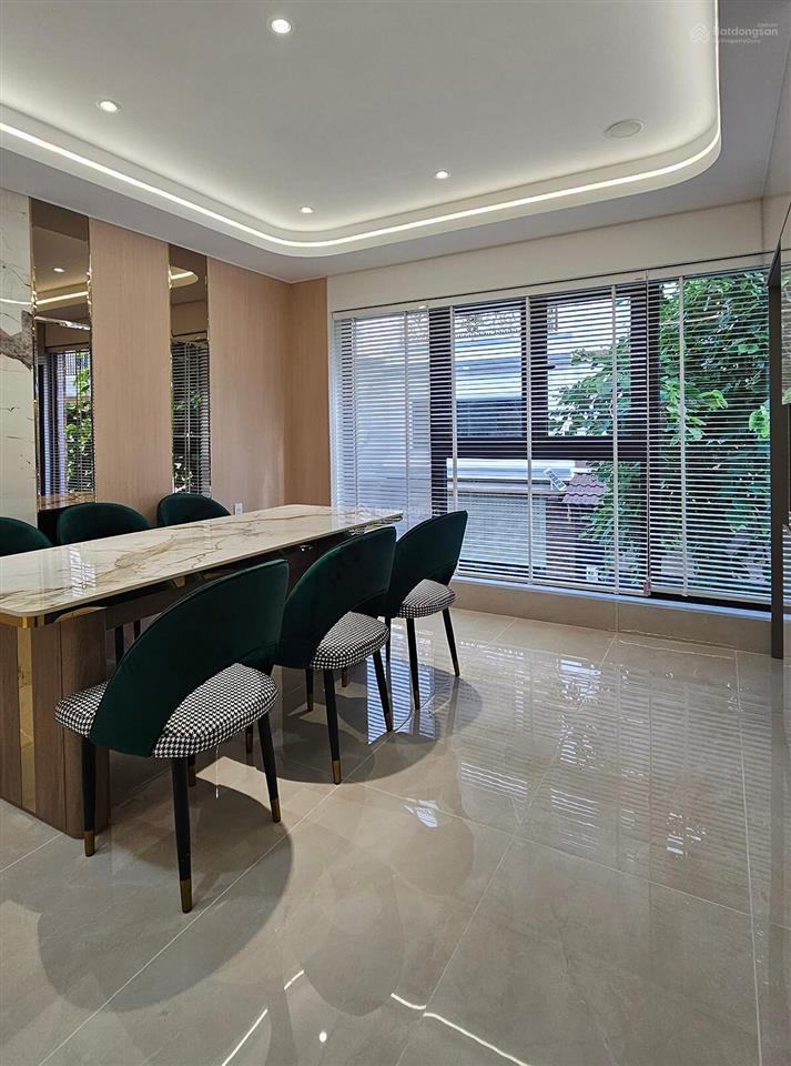 Nhà lung linh chờ chủ xinh rước về đón tết