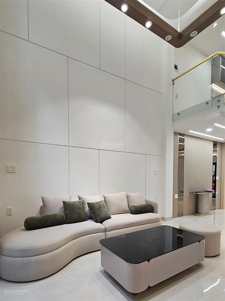 Nhà lung linh chờ chủ xinh rước về đón tết