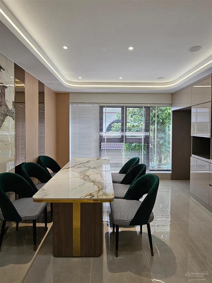 Nhà lung linh chờ chủ xinh rước về đón tết