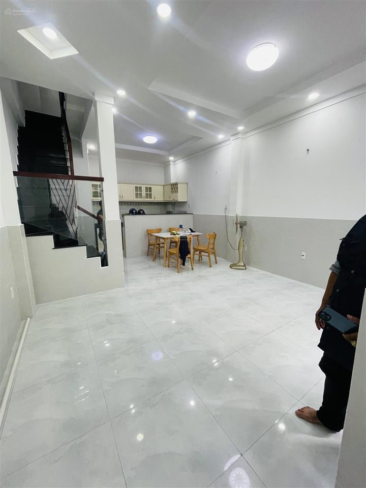 Chỉ 5.49 tỷ  nhà 3 tầng  hẻm xe hơi thẳng trục  37.1m2  cách mt 50m  gần làng hoa p11 gv