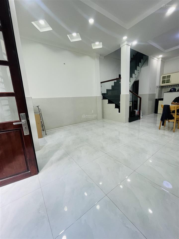 Chỉ 5.49 tỷ  nhà 3 tầng  hẻm xe hơi thẳng trục  37.1m2  cách mt 50m  gần làng hoa p11 gv